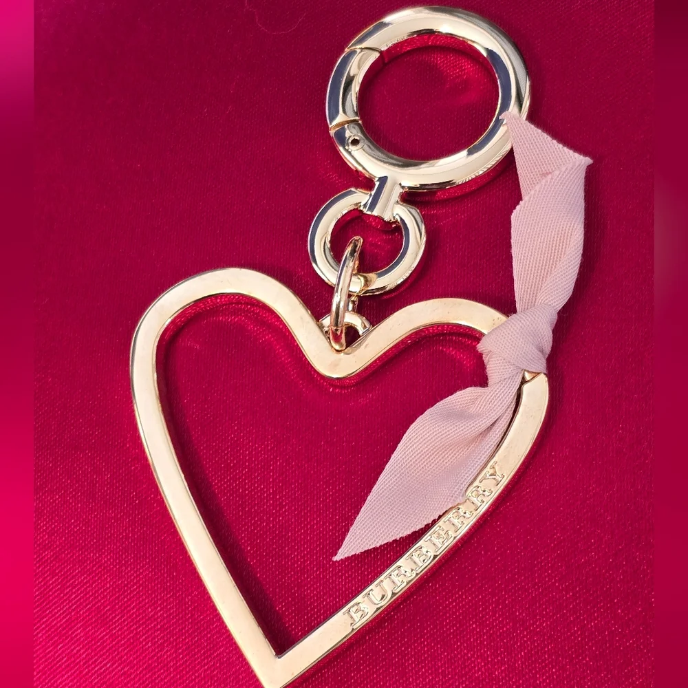 NIB Burberry Heart Bag Charm-GWP - Picture 3 of 5